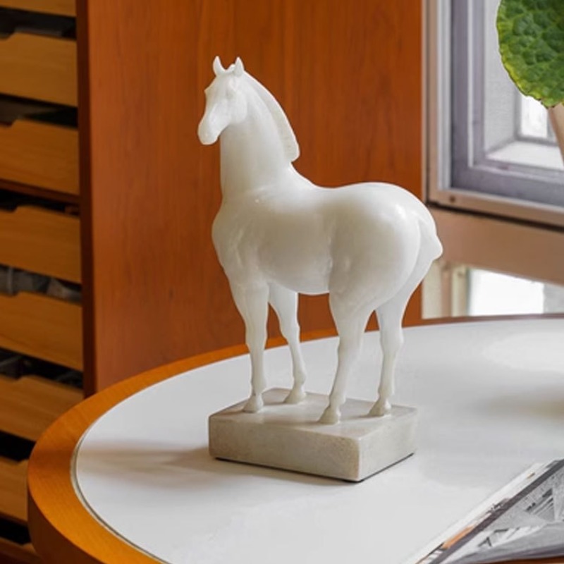 Office Furniture At Home - Dekoracyjna figurka konia, wykonana z żywicy,