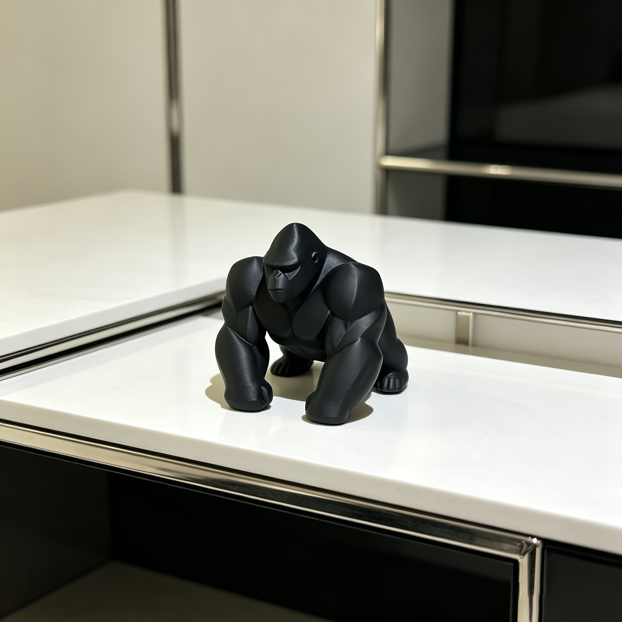 Office Furniture At Home - Geometryczna figurka goryla, druk 3D, minimalistyczna